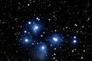 Pleiades Grumbull yjor Pleiades në qiell